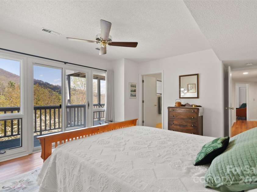 135 Oakcrest Lane, Waynesville, NC 28786.  MLS# CAR4235080, YatesRealty ID 14372. 