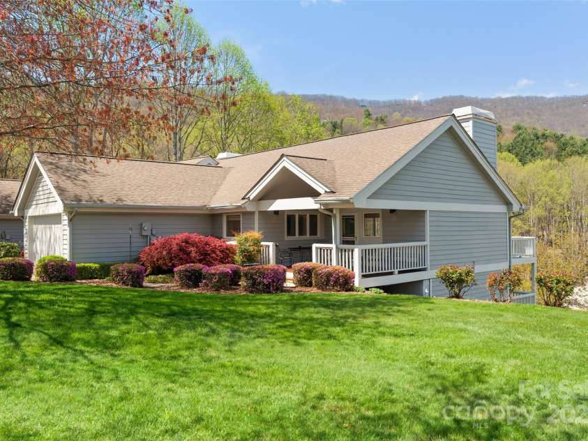 135 Oakcrest Lane, Waynesville, NC 28786.  MLS# CAR4235080, YatesRealty ID 14372. 