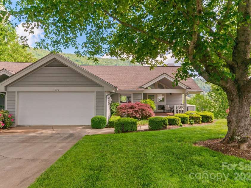 135 Oakcrest Lane, Waynesville, NC 28786.  MLS# CAR4235080, YatesRealty ID 14372. 