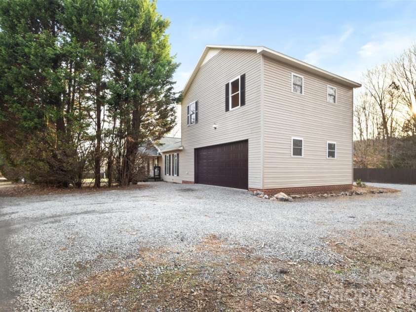 1751 Robert Martin Road, Catawba, NC 28609.  MLS# CAR4353868, YatesRealty ID 14372. 