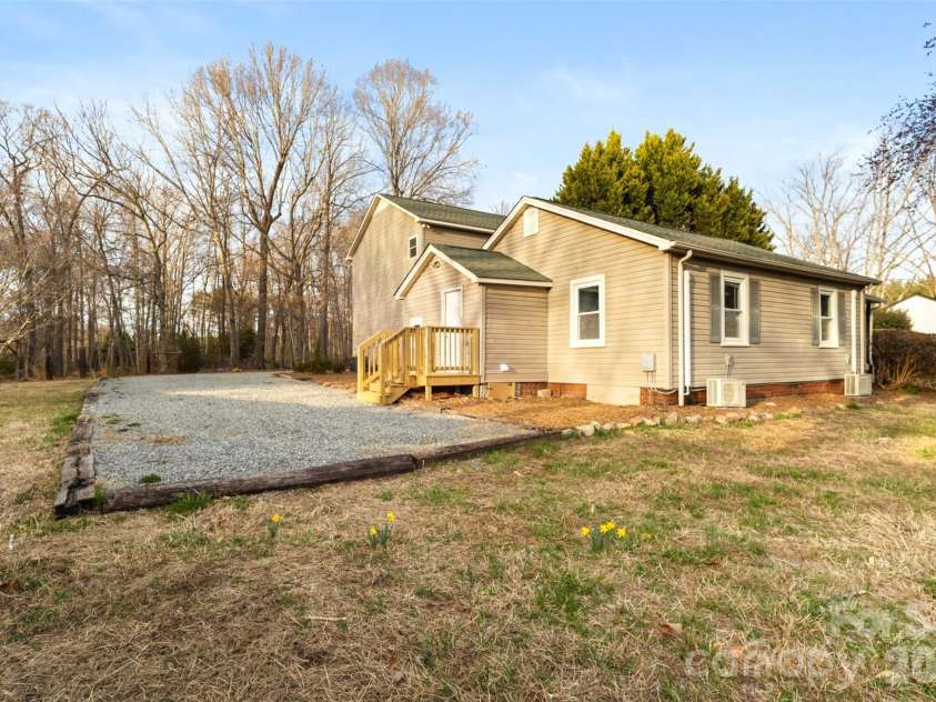 1751 Robert Martin Road, Catawba, NC 28609.  MLS# CAR4353868, YatesRealty ID 14372. 