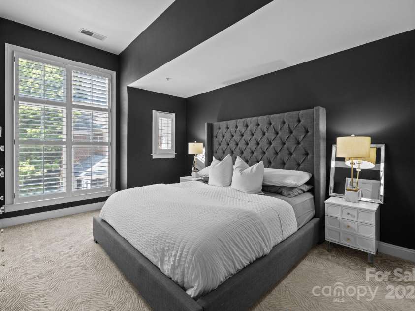 4941 Hill View Drive, Charlotte, NC 28210.  MLS# CAR4252580, YatesRealty ID 14374. 