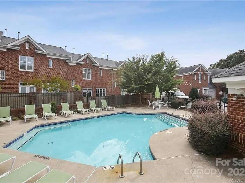 4941 Hill View Drive, Charlotte, NC 28210.  MLS# CAR4252580, YatesRealty ID 14374. 