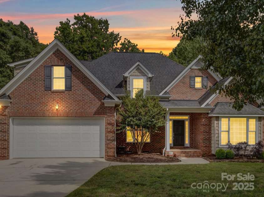 2608 Golden Bell Drive, Gastonia, NC 28056.  MLS# CAR4261370, YatesRealty ID 14375. 