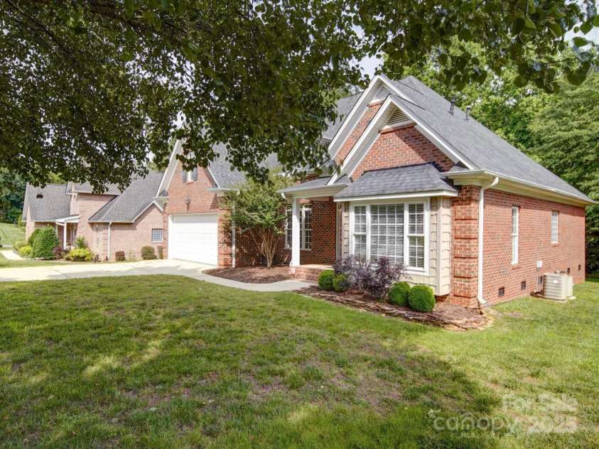 2608 Golden Bell Drive, Gastonia, NC 28056.  MLS# CAR4261370, YatesRealty ID 14375. 