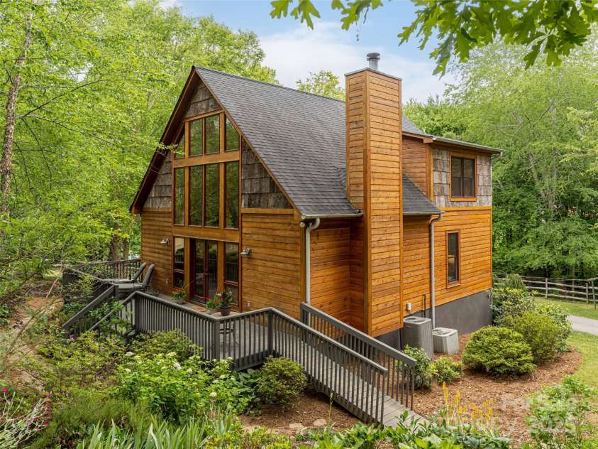 34 Ivy Lane, Fletcher, NC 28732.  MLS# CAR4242162, YatesRealty ID 14376. 