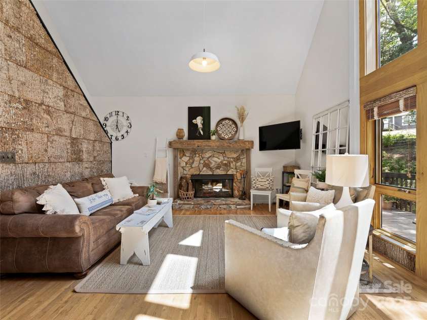 34 Ivy Lane, Fletcher, NC 28732.  MLS# CAR4242162, YatesRealty ID 14376. 