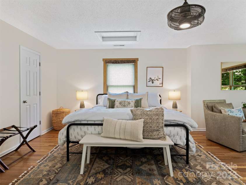 34 Ivy Lane, Fletcher, NC 28732.  MLS# CAR4242162, YatesRealty ID 14376. 