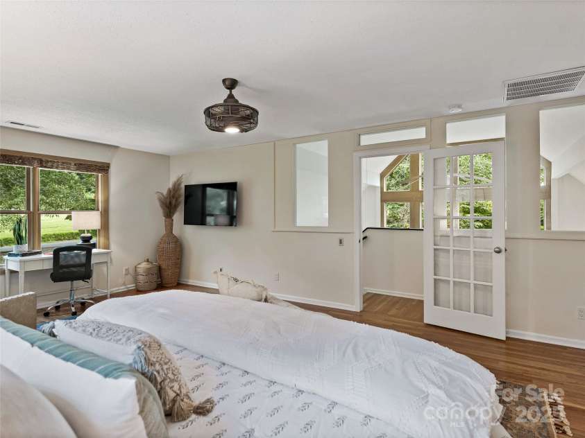 34 Ivy Lane, Fletcher, NC 28732.  MLS# CAR4242162, YatesRealty ID 14376. 