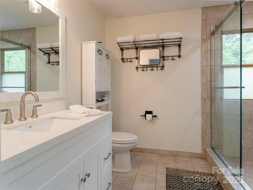 34 Ivy Lane, Fletcher, NC 28732.  MLS# CAR4242162, YatesRealty ID 14376. 