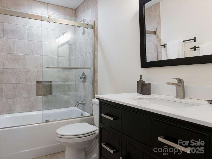 34 Ivy Lane, Fletcher, NC 28732.  MLS# CAR4242162, YatesRealty ID 14376. 