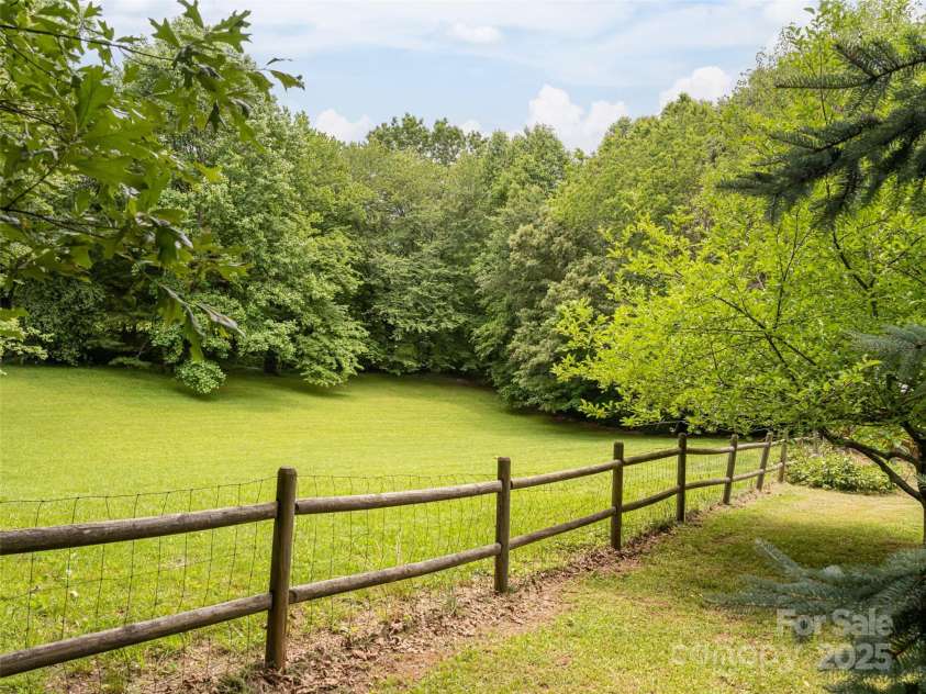 34 Ivy Lane, Fletcher, NC 28732.  MLS# CAR4242162, YatesRealty ID 14376. 