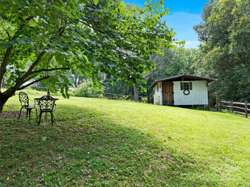 34 Ivy Lane, Fletcher, NC 28732.  MLS# CAR4242162, YatesRealty ID 14376. 