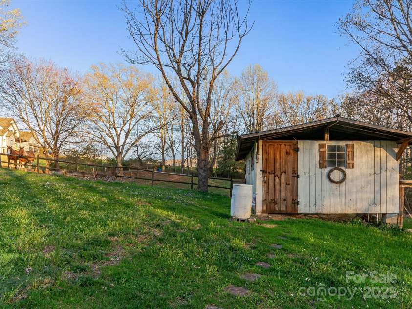 34 Ivy Lane, Fletcher, NC 28732.  MLS# CAR4242162, YatesRealty ID 14376. 