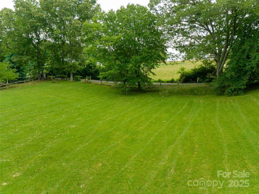 34 Ivy Lane, Fletcher, NC 28732.  MLS# CAR4242162, YatesRealty ID 14376. 