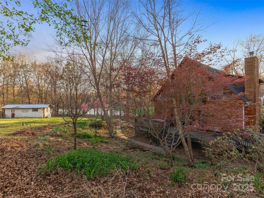34 Ivy Lane, Fletcher, NC 28732.  MLS# CAR4242162, YatesRealty ID 14376. 