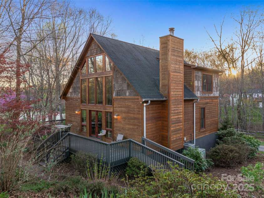 34 Ivy Lane, Fletcher, NC 28732.  MLS# CAR4242162, YatesRealty ID 14376. 