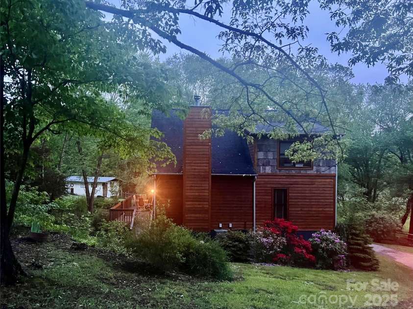 34 Ivy Lane, Fletcher, NC 28732.  MLS# CAR4242162, YatesRealty ID 14376. 