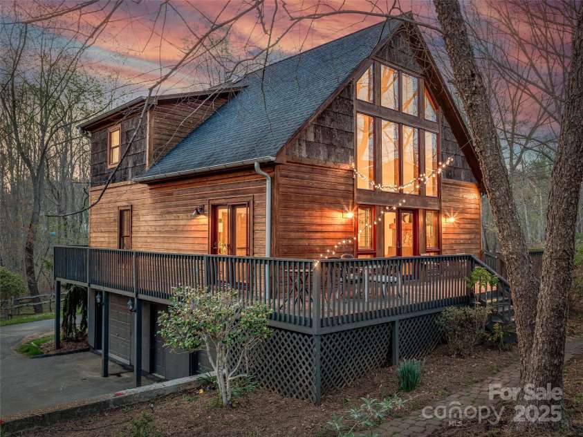 34 Ivy Lane, Fletcher, NC 28732.  MLS# CAR4242162, YatesRealty ID 14376. Welcome Home to the Asheville Mountains!