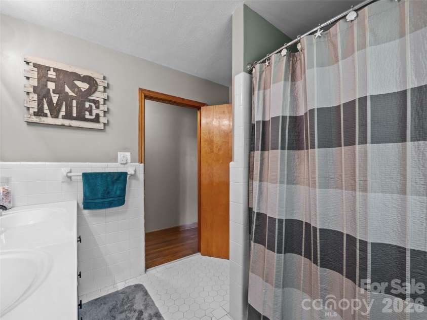 50 Baldwin Road, Arden, NC 28704.  MLS# CAR4402353, YatesRealty ID 14376. 