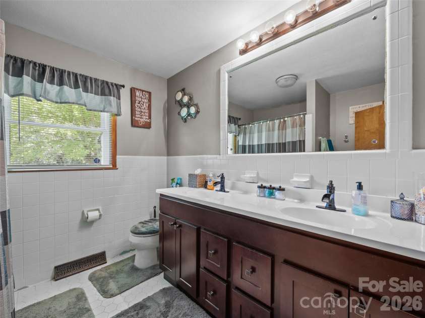 50 Baldwin Road, Arden, NC 28704.  MLS# CAR4402353, YatesRealty ID 14376. Spacious and clean bathroom