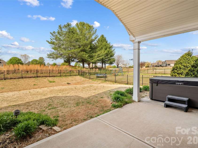 138 Margo Lane, Statesville, NC 28677.  MLS# CAR4360310, YatesRealty ID 14377. 