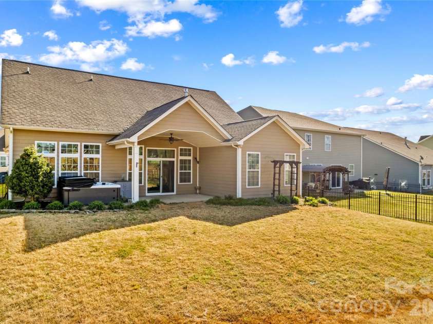 138 Margo Lane, Statesville, NC 28677.  MLS# CAR4360310, YatesRealty ID 14377. 