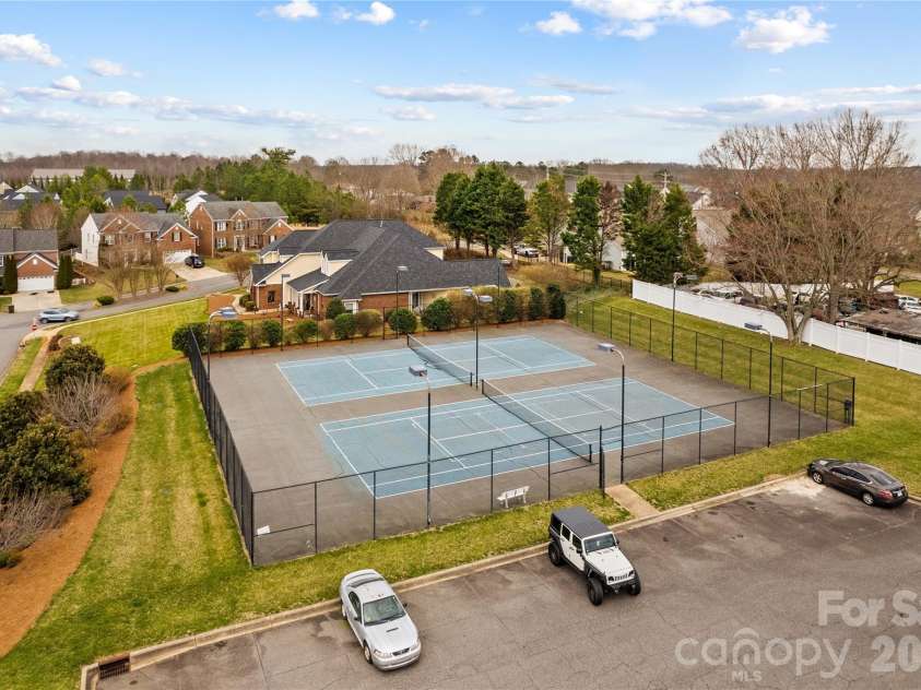 138 Margo Lane, Statesville, NC 28677.  MLS# CAR4360310, YatesRealty ID 14377. 