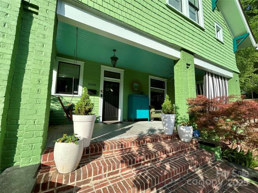 1000 Margaret Brown Street, Charlotte, NC 28202.  MLS# CAR4244039, YatesRealty ID 14379. 