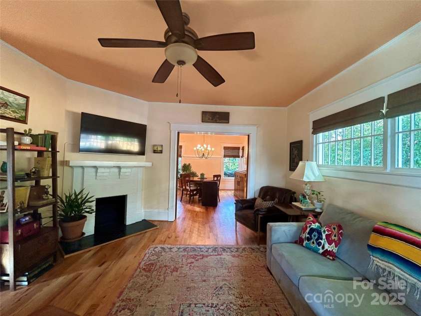 1000 Margaret Brown Street, Charlotte, NC 28202.  MLS# CAR4244039, YatesRealty ID 14379. 