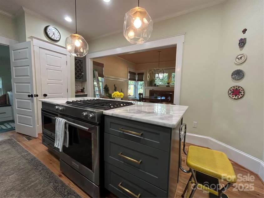 1000 Margaret Brown Street, Charlotte, NC 28202.  MLS# CAR4244039, YatesRealty ID 14379. 