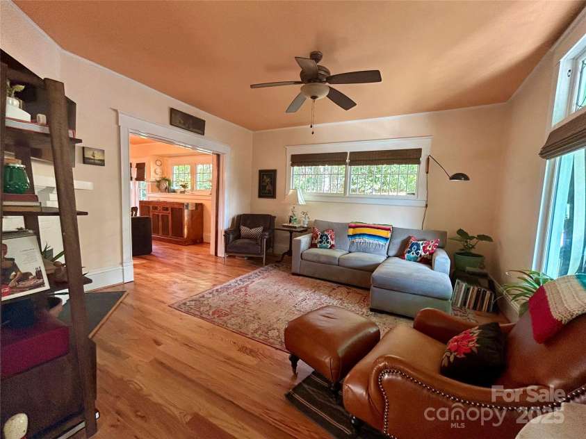 1000 Margaret Brown Street, Charlotte, NC 28202.  MLS# CAR4244039, YatesRealty ID 14379. 