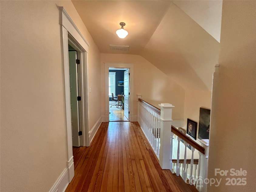 1000 Margaret Brown Street, Charlotte, NC 28202.  MLS# CAR4244039, YatesRealty ID 14379. 