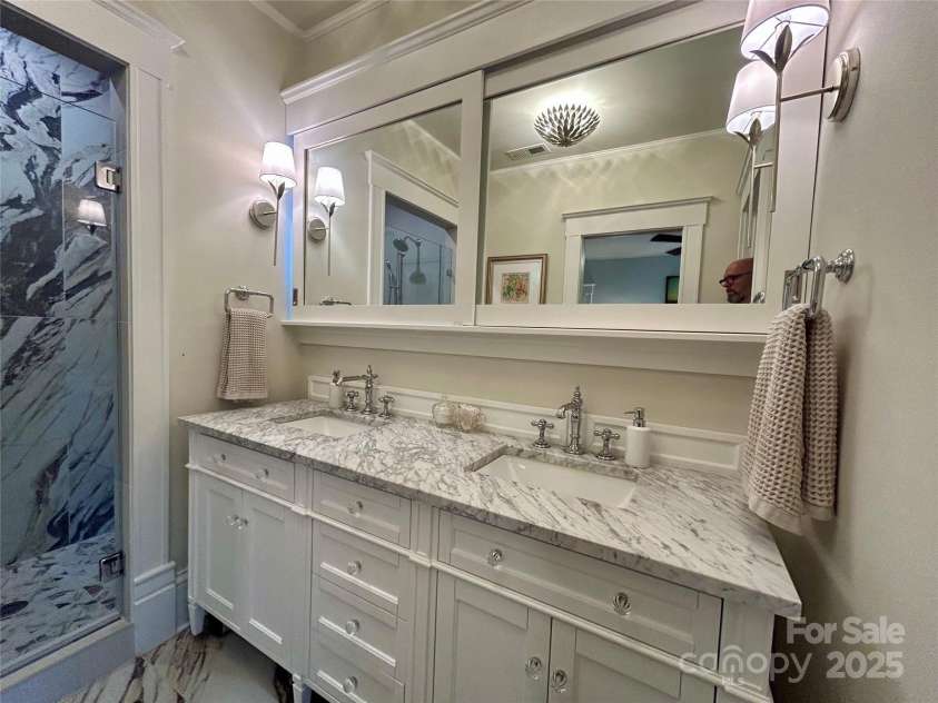 1000 Margaret Brown Street, Charlotte, NC 28202.  MLS# CAR4244039, YatesRealty ID 14379. 