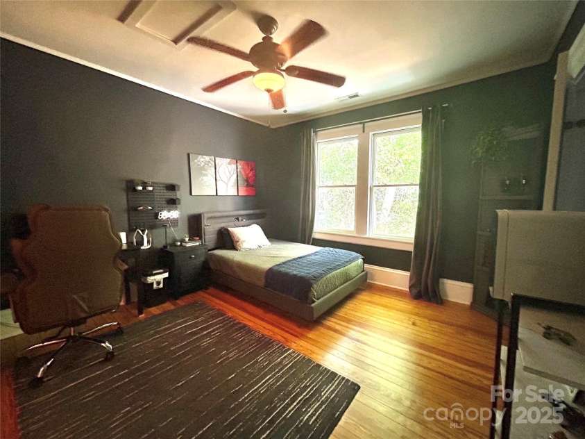 1000 Margaret Brown Street, Charlotte, NC 28202.  MLS# CAR4244039, YatesRealty ID 14379. 