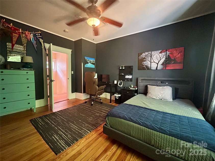 1000 Margaret Brown Street, Charlotte, NC 28202.  MLS# CAR4244039, YatesRealty ID 14379. 