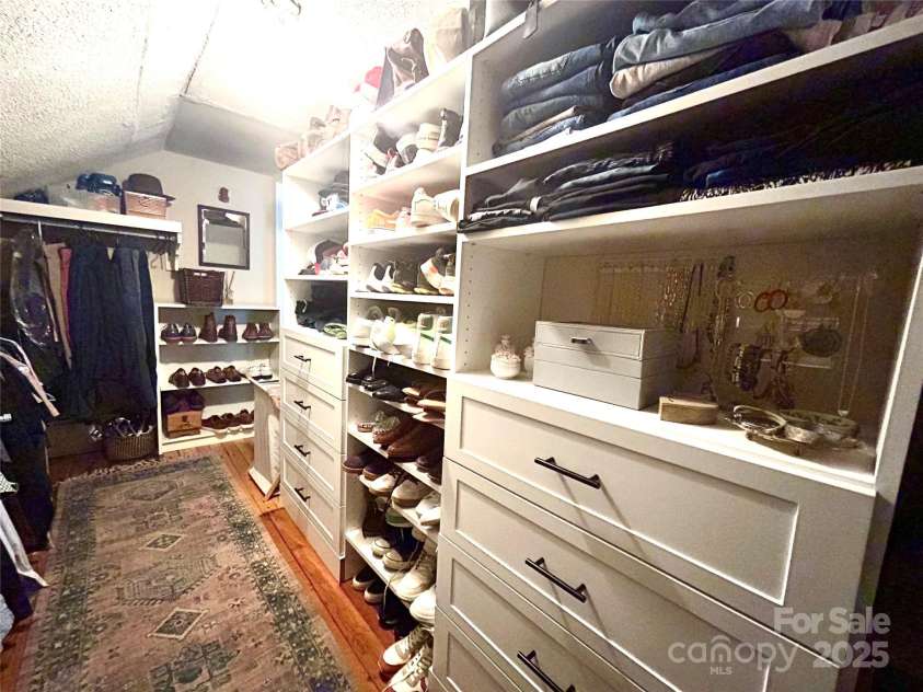 1000 Margaret Brown Street, Charlotte, NC 28202.  MLS# CAR4244039, YatesRealty ID 14379. Huge walk in closets in each bedroom