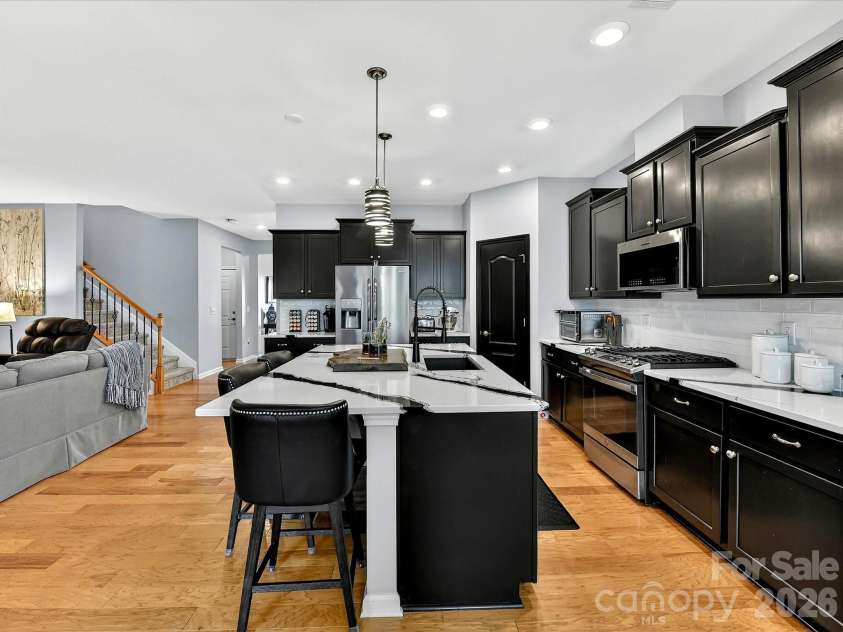 5095 Samoa Ridge Drive, Lancaster, SC 29720.  MLS# CAR4357204, YatesRealty ID 14379. Gas Range and Vented-Out Microwave