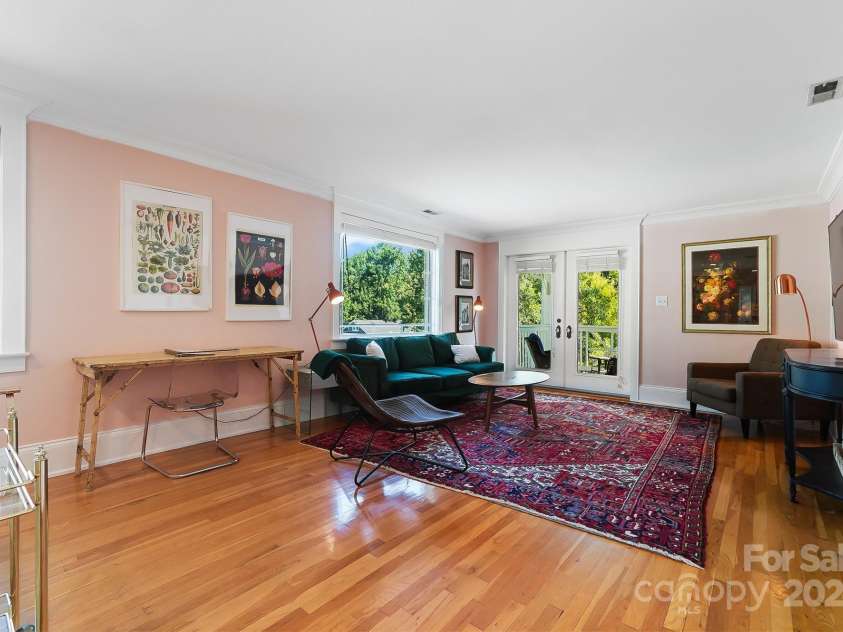 241 Kingston Avenue, Charlotte, NC 28203.  MLS# CAR4131547, YatesRealty ID 1438. 