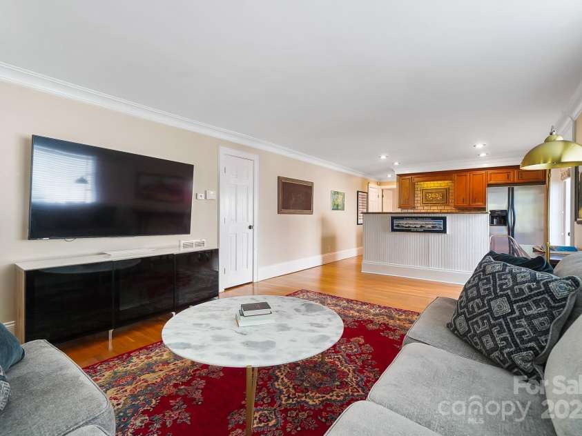 241 Kingston Avenue, Charlotte, NC 28203.  MLS# CAR4131547, YatesRealty ID 1438. 