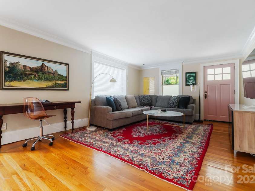 241 Kingston Avenue, Charlotte, NC 28203.  MLS# CAR4131547, YatesRealty ID 1438. 