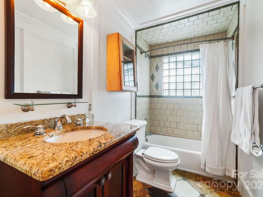 241 Kingston Avenue, Charlotte, NC 28203.  MLS# CAR4131547, YatesRealty ID 1438. 