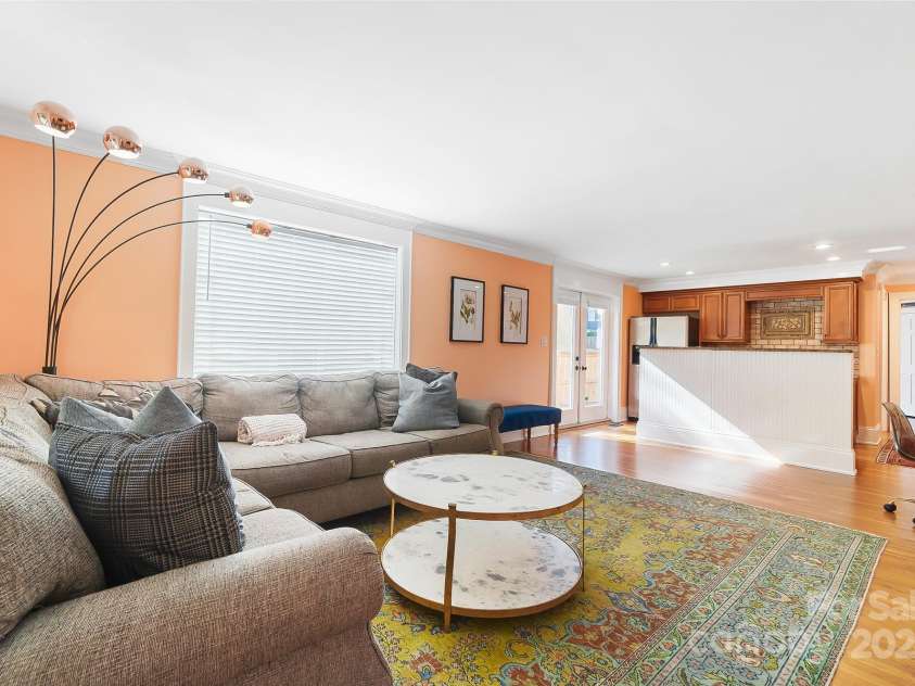 241 Kingston Avenue, Charlotte, NC 28203.  MLS# CAR4131547, YatesRealty ID 1438. 