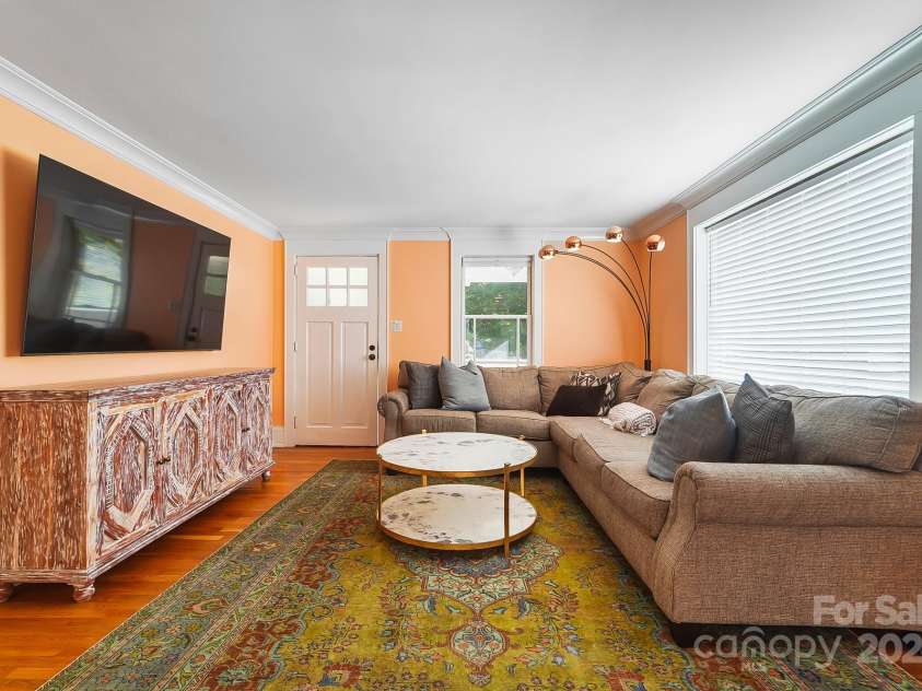241 Kingston Avenue, Charlotte, NC 28203.  MLS# CAR4131547, YatesRealty ID 1438. 