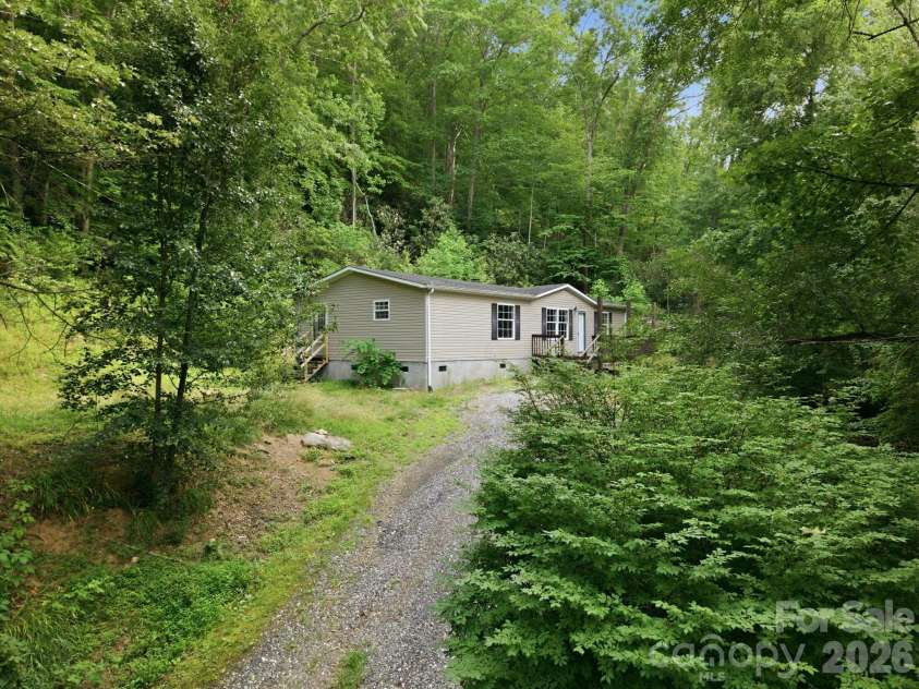 55 Twin Oaks Lane, Spruce Pine, NC 28777.  MLS# CAR4404051, YatesRealty ID 1438. 