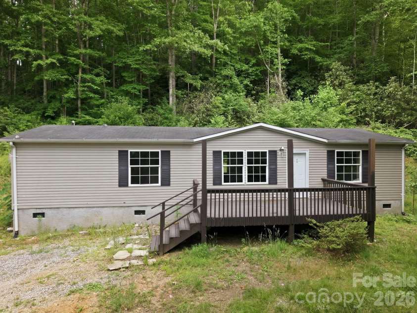 55 Twin Oaks Lane, Spruce Pine, NC 28777.  MLS# CAR4404051, YatesRealty ID 1438. 