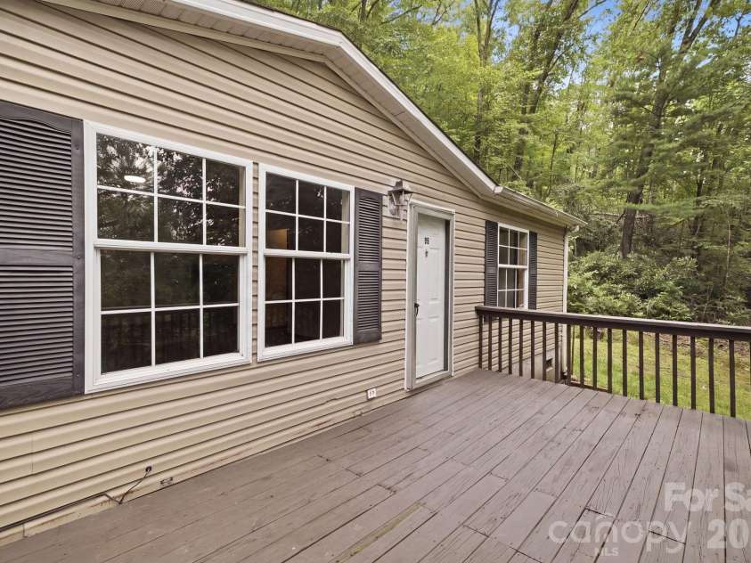 55 Twin Oaks Lane, Spruce Pine, NC 28777.  MLS# CAR4404051, YatesRealty ID 1438. 