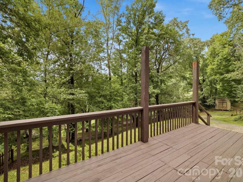 55 Twin Oaks Lane, Spruce Pine, NC 28777.  MLS# CAR4404051, YatesRealty ID 1438. 