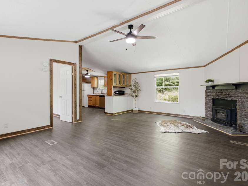 55 Twin Oaks Lane, Spruce Pine, NC 28777.  MLS# CAR4404051, YatesRealty ID 1438. 