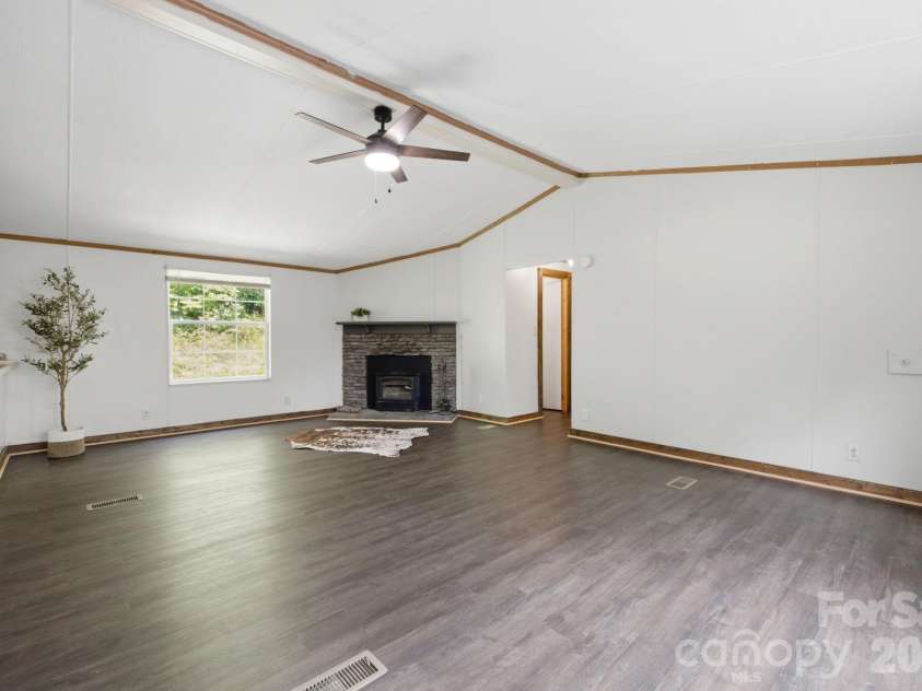 55 Twin Oaks Lane, Spruce Pine, NC 28777.  MLS# CAR4404051, YatesRealty ID 1438. 